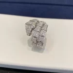 传承之美：揭秘黄金手链的神秘魅力，究竟哪种款式才是你的不二之选？