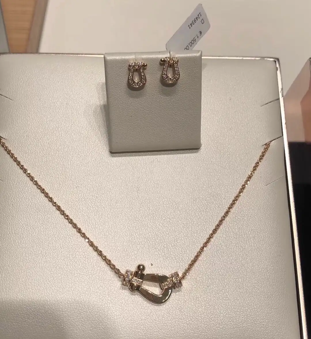 情侣黄金手链，见证爱情永恒的甜蜜之选，你选对了吗？