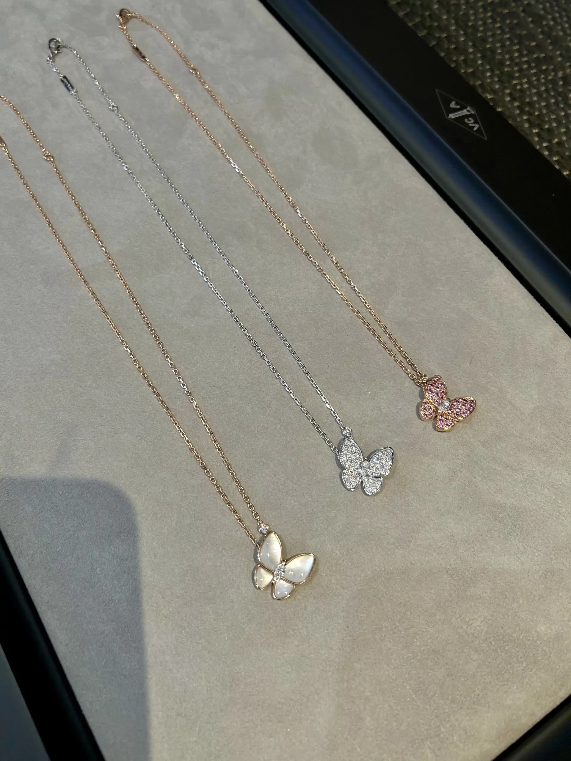 黄金手链的永恒魅力：揭秘哪款才是你的心仪之选？
