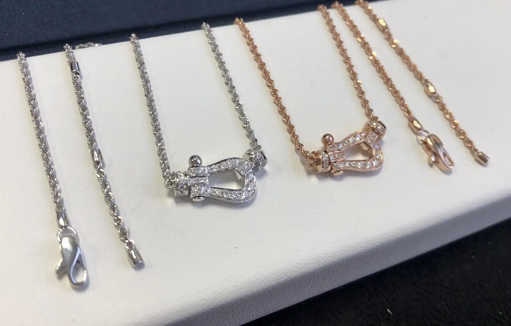 奢华升级，黄金手链的N种佩戴技巧，让你成为焦点！🌟