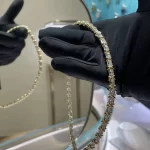 情侣间最珍贵的礼物：揭秘十大热门黄金手链，哪一款才是你的专属爱情信物？