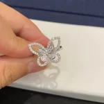 黄金传承，揭秘这款手链背后的神秘魅力：是低调奢华还是潮流新宠？