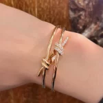 传承之美：揭秘黄金手链的神秘魅力，是时尚还是投资？哪款更适合你？
