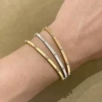 情侣专属，爱情永恒见证：揭秘十大热门黄金手链款式，哪一款最适合你？