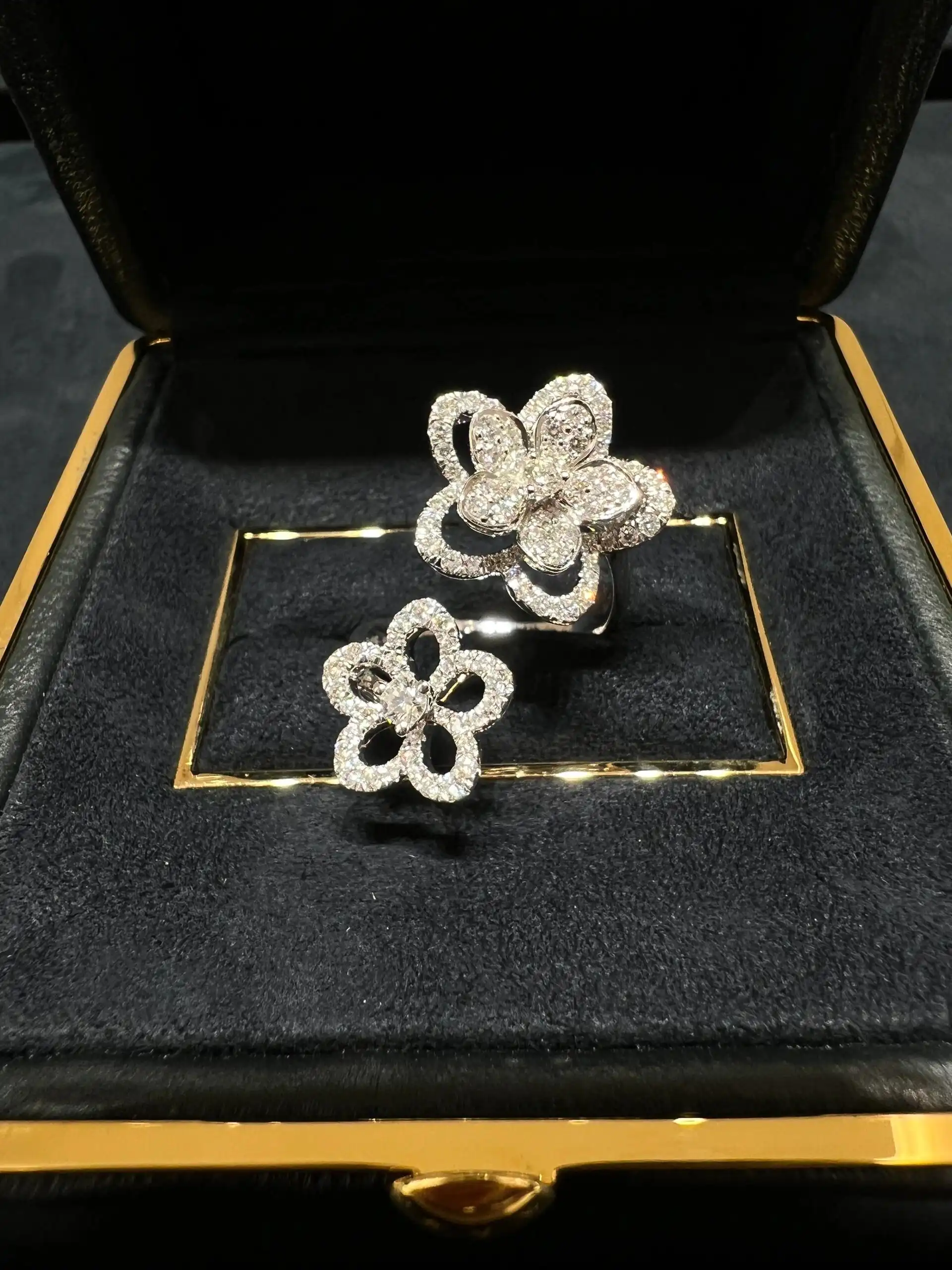 黄金手链的永恒魅力：揭秘如何挑选最适合自己的奢华饰品！
